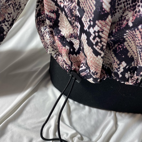 NWT New Look jacket, Polk snakeskin. Size XL - Picture 3 of 9